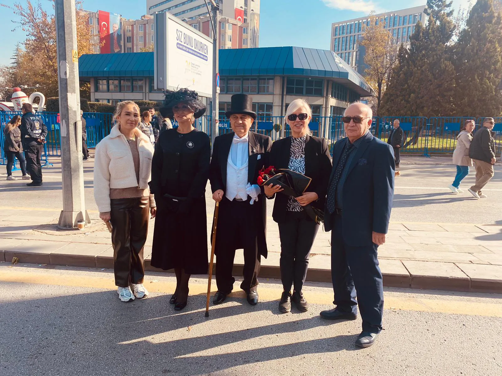 ANITKABİR’DE 10 KASIM COŞKUSU: MİMOZA KADINLARI DERNEĞİ ATA’SININ İZİNDE